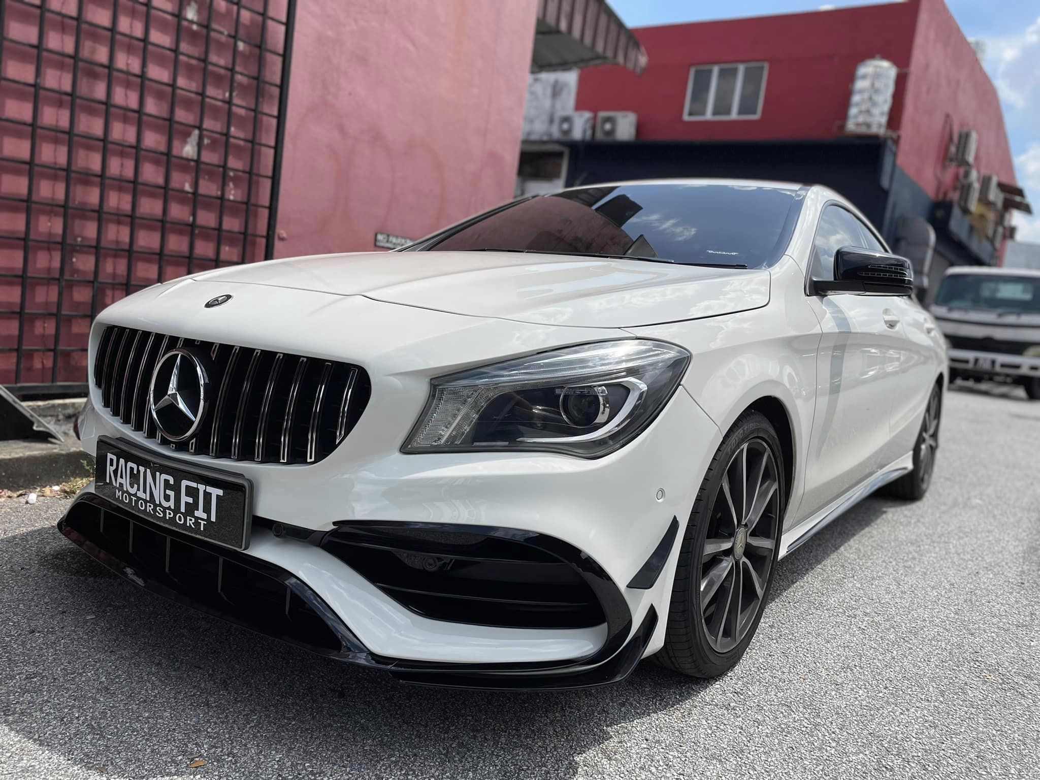 W117 CLA FACELIFT CLA45 BODYKIT CONVERSION